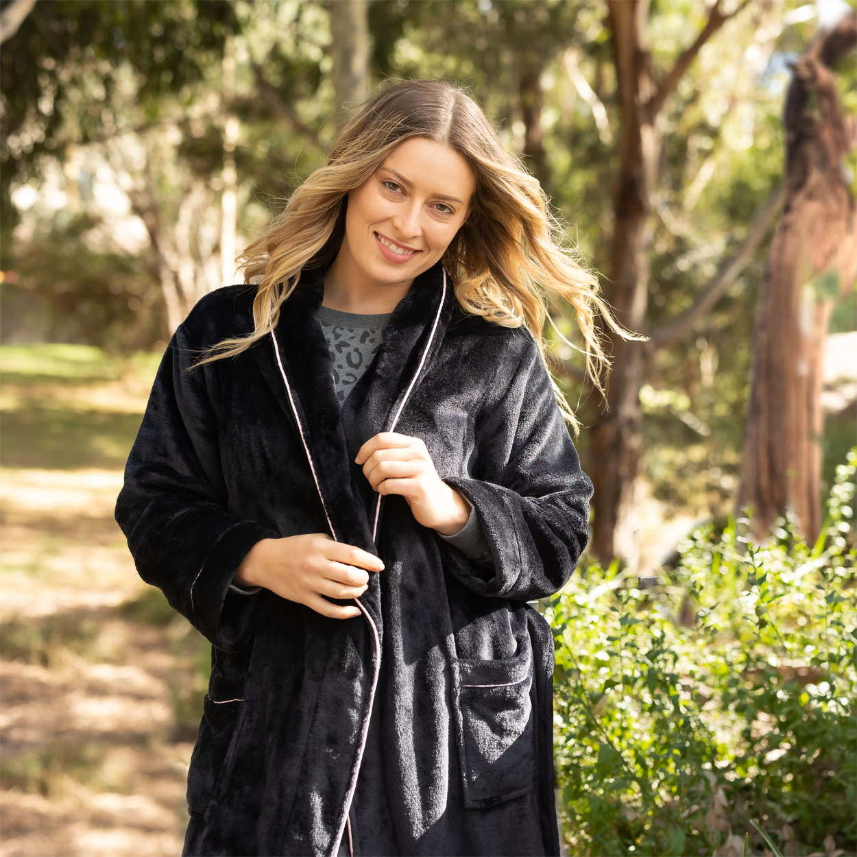 Women's Soft Plush Sweatshirt Robe, Long Hooded Fleece Loungewear –  Alexander Del Rossa